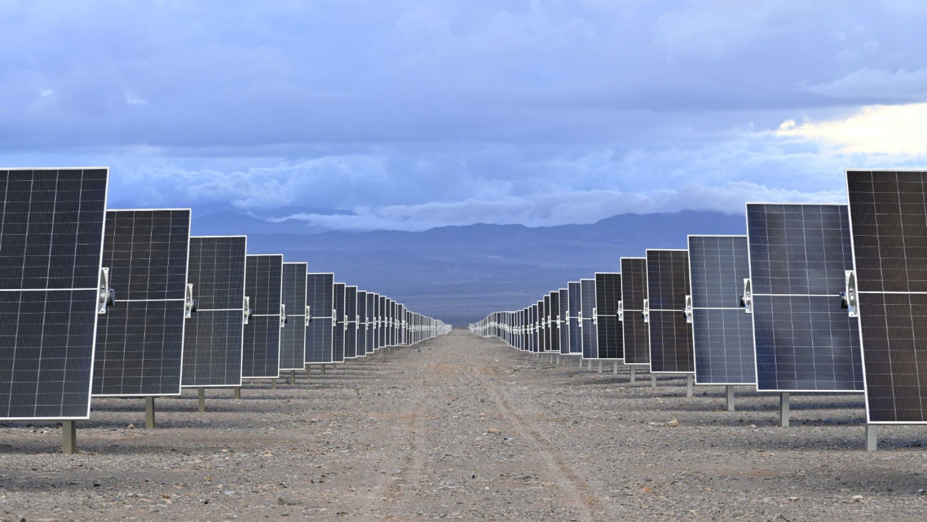Anuncian inversiones millonarias en energía fotovoltaica en Mendoza
